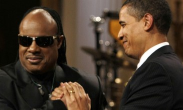 Stevie Wonder plays to 200 people at poorly promoted Obama rally
