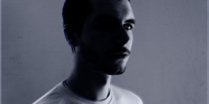 Kahn preps 12″ for Deep Medi; stream A-side ‘Dread’
