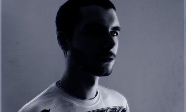 Kahn preps 12″ for Deep Medi; stream A-side ‘Dread’