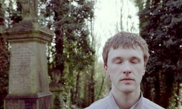 Ifan Dafydd unveils brittle new track, ‘Celwydd’