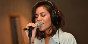 Hear AlunaGeorge’s handclap-heavy cover of Frank Ocean’s ‘Thinkin Bout You’