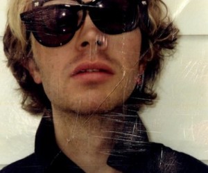 Watch Beck perform from his <em>Song Reader</em> for the first time