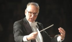 Ennio Morricone wins Golden Globe for The Hateful Eight score