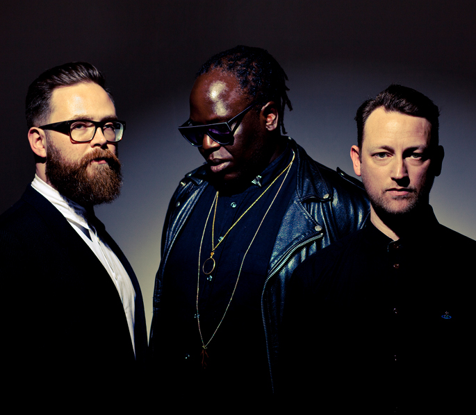 Invisible reality - visibility. Freddie mercury the invisible man. Invisible show. Винсент вентреска человек невидимка. Загадочный человек в шляпе.