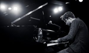 Piano, vinyl sampling and more – watch Sven Weisemann’s ‘Indigo Blue’ session for FACT TV