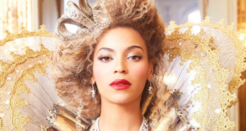 Beyoncé smashes iTunes records with almost a million albums sold in