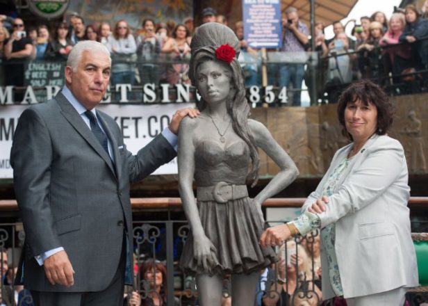 Amy Winehouse Statue Unveiled In Camden Fact Magazine Official amy winehouse account 🖤 find amy's entire discography, including deep cuts, collaborations, features and more here amywinehouse.lnk.to/streaming. amy winehouse statue unveiled in camden