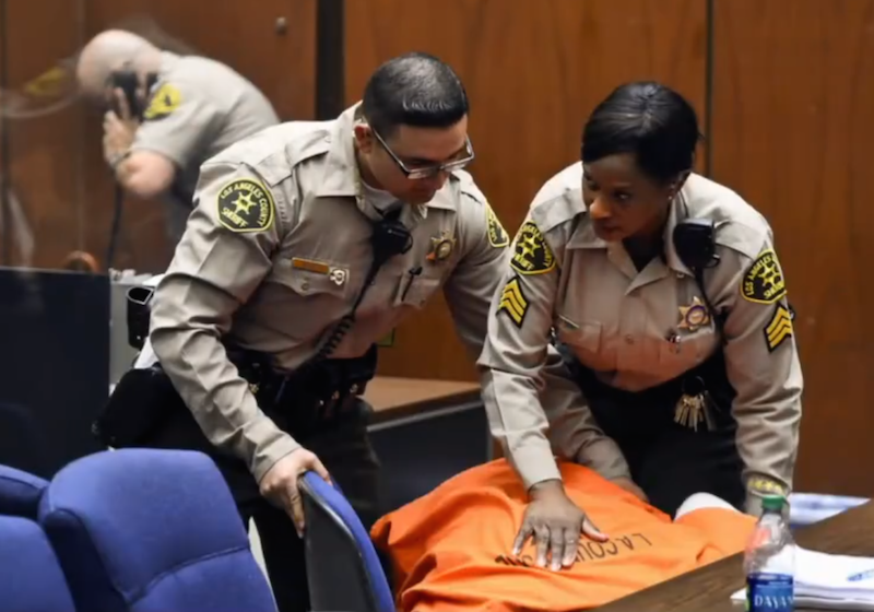 Suge Knight collapses in court after judge sets bail at $25,000,000