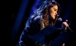 Watch Sky Ferreira cover ‘Blue Velvet’ at David Lynch fundraiser