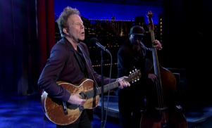 Watch Tom Waits play new song ‘Take One Last Look’ for David Letterman’s retirement