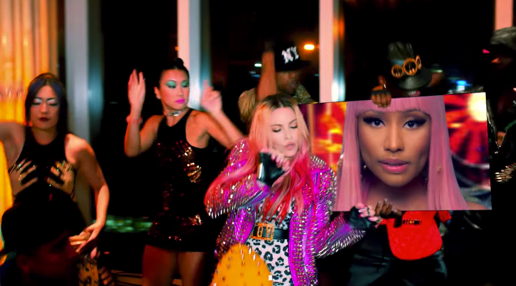 джоя кэт. Britney spears клип 3. мадонна фото из клипов. Bitches клип. Doja cat bottom.