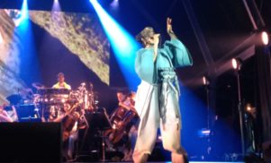 Watch Björk perform a violin-heavy version of ‘Come To Me’