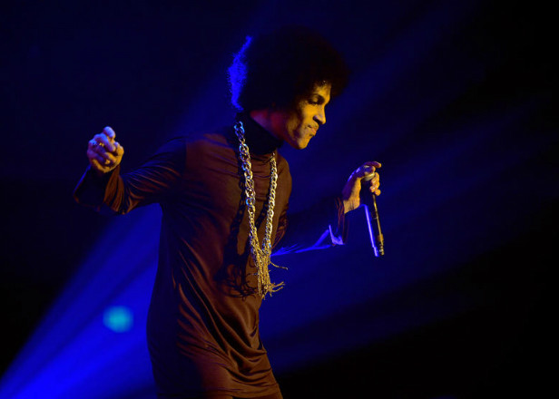 Prince covered David Bowie's "Heroes" at his final gig