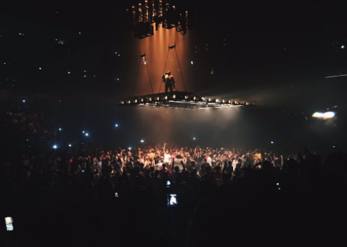 Kanye West ends show after three songs, fires shots at Beyoncé, Jay Z and Hillary Clinton