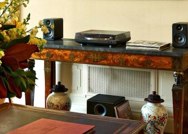 turntable and speakers on same table
