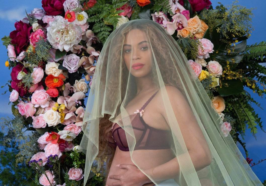 Beyoncé announces she's pregnant with twins in Instagram post