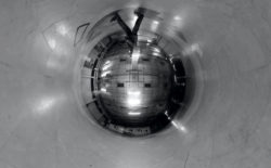 Kinlaw & Franco Franco flip things upside down in ‘Militante del Niente’ video