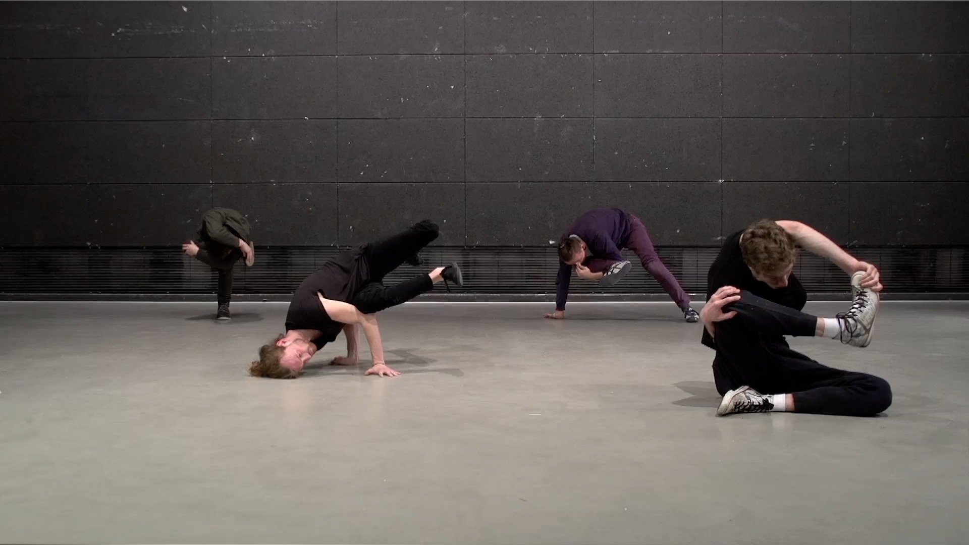 Taэт Vremya explore relationships between bodies, objects and actions - Vimarsana News