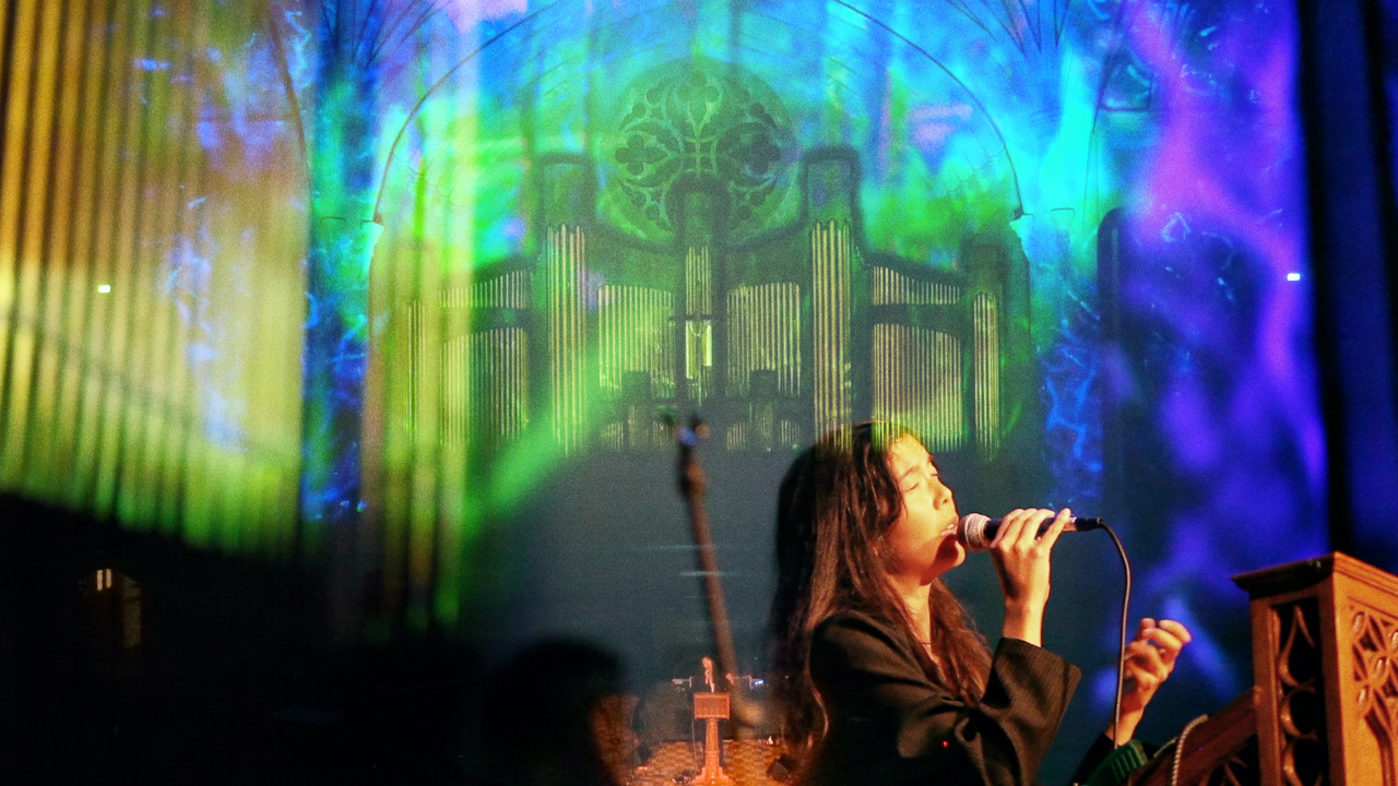 Ana Roxanne drifts through an ethereal performance of 'Venus' - Vimarsana News